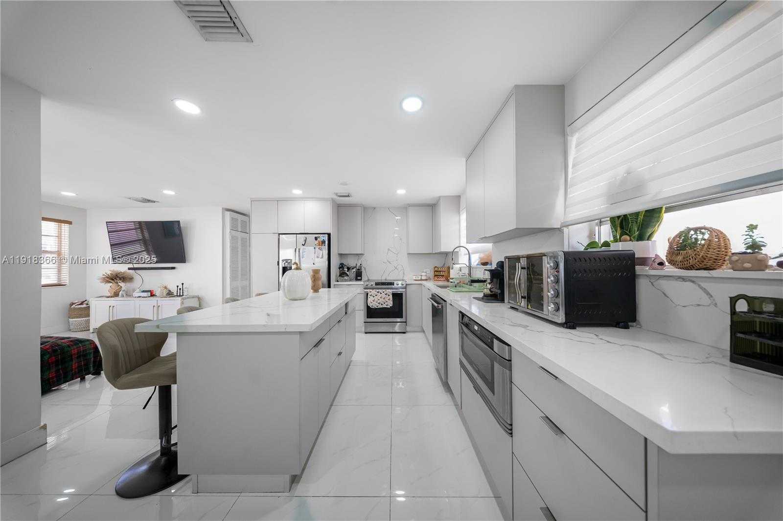 Small Image of 270 WEST 14TH ST, Hialeah Number 11