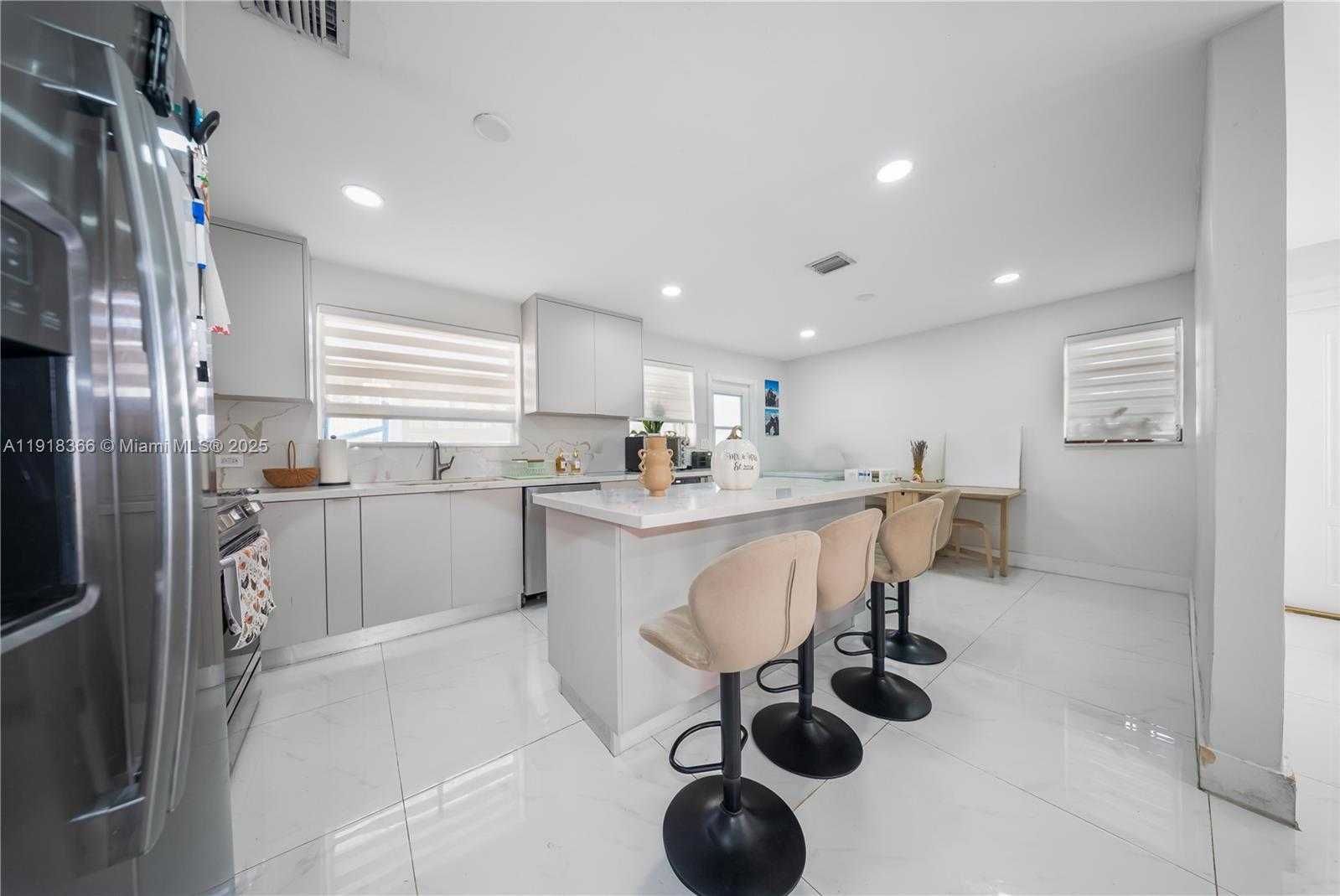 Small Image of 270 WEST 14TH ST, Hialeah Number 8