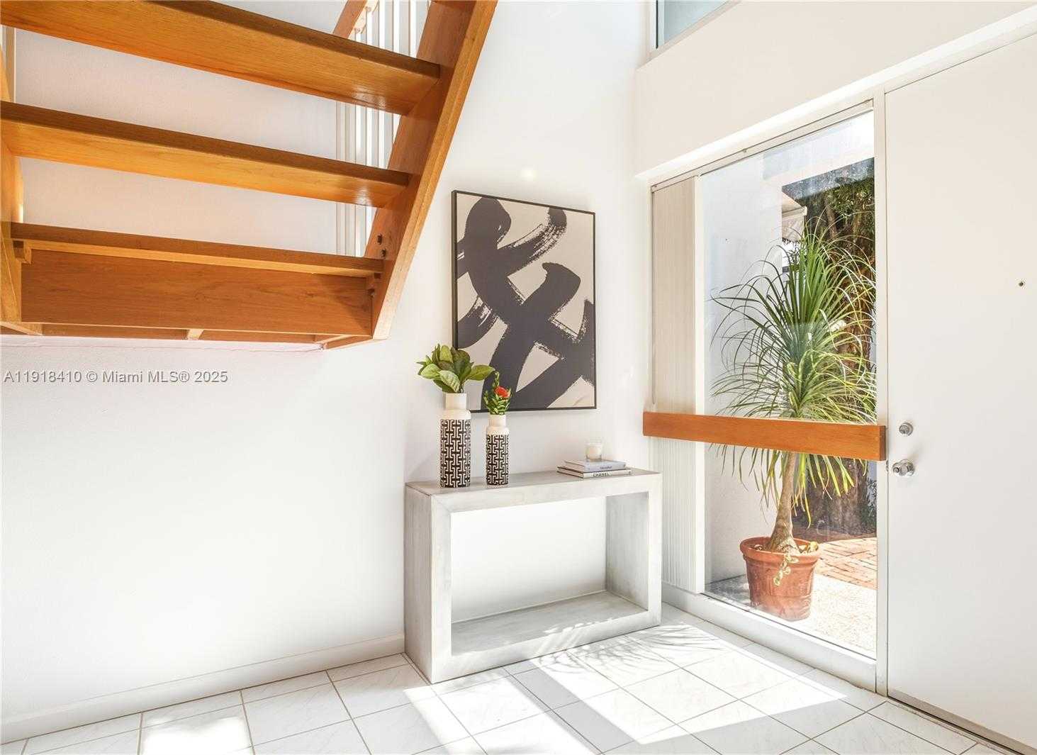 Small Image of 2475 SOUTH BAYSHORE DR, Miami Number 10