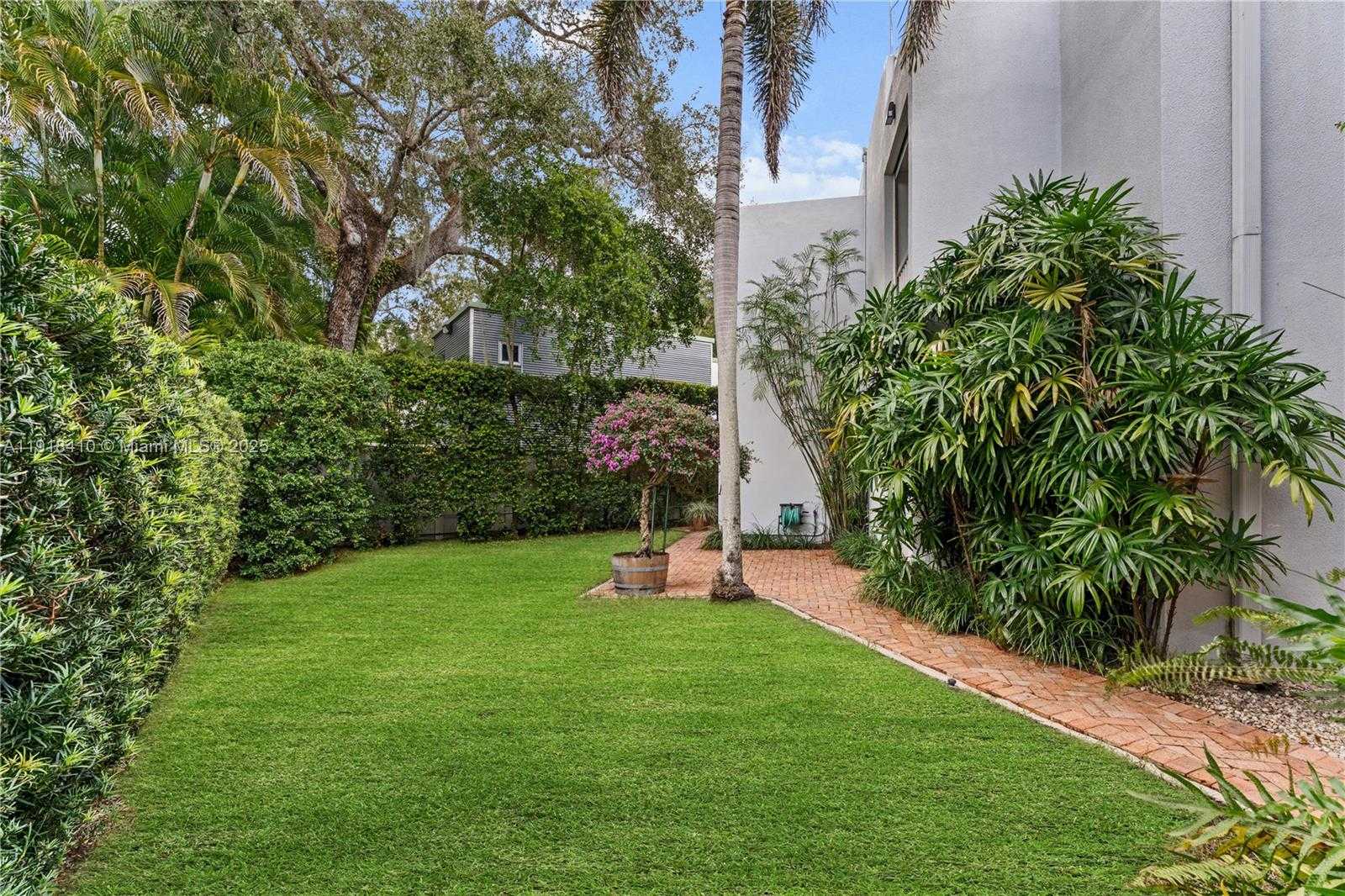 Small Image of 2475 SOUTH BAYSHORE DR, Miami Number 19