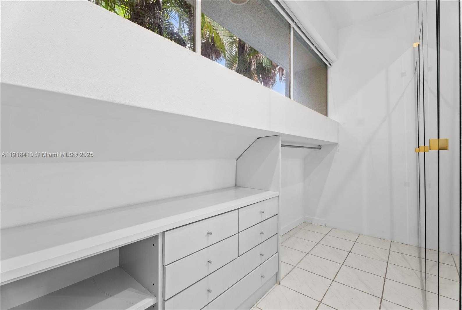 Small Image of 2475 SOUTH BAYSHORE DR, Miami Number 26