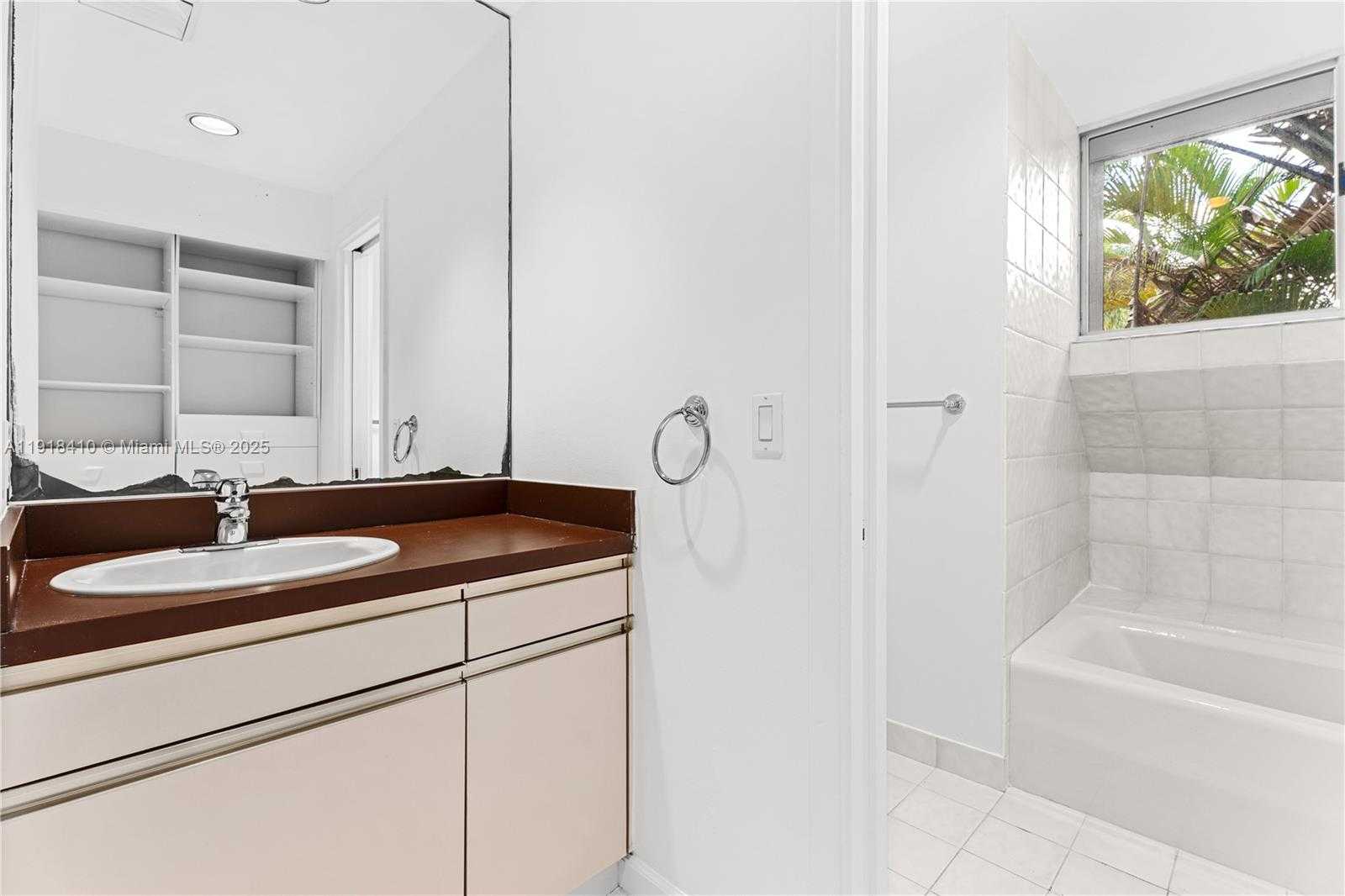 Small Image of 2475 SOUTH BAYSHORE DR, Miami Number 31