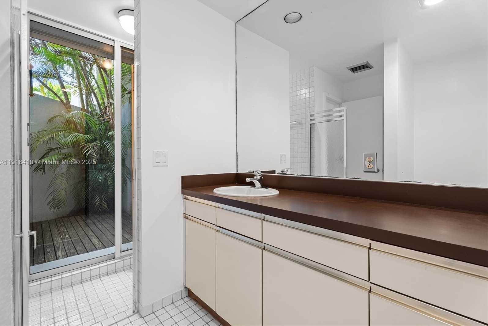 Small Image of 2475 SOUTH BAYSHORE DR, Miami Number 33