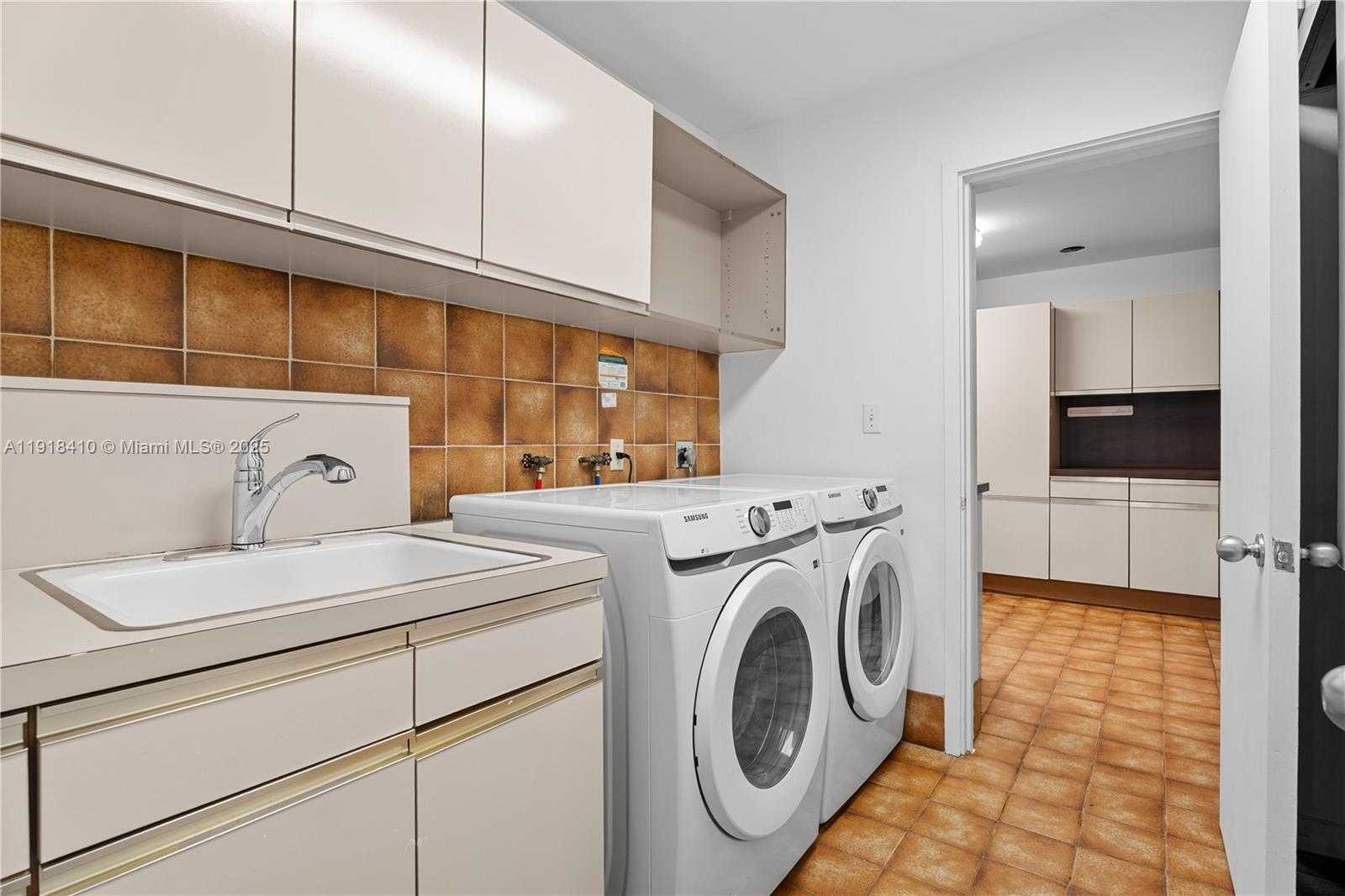 Small Image of 2475 SOUTH BAYSHORE DR, Miami Number 35