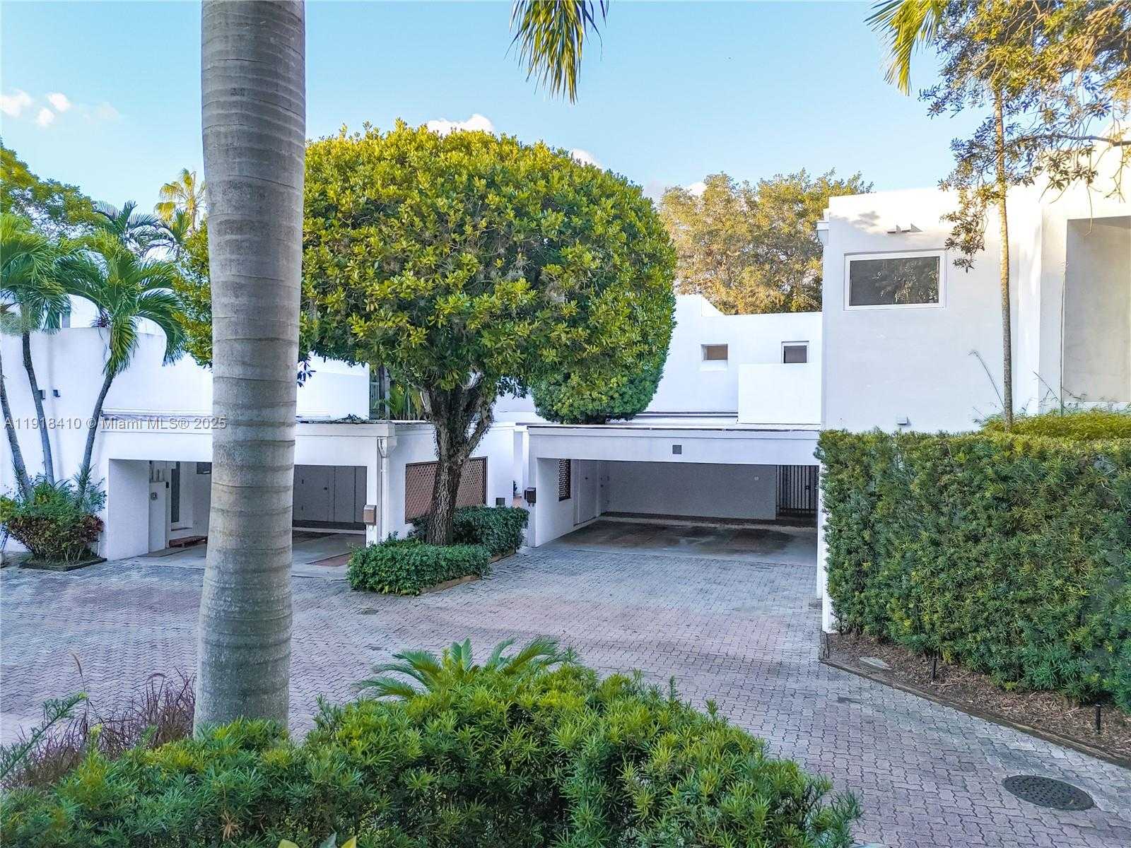 Small Image of 2475 SOUTH BAYSHORE DR, Miami Number 36