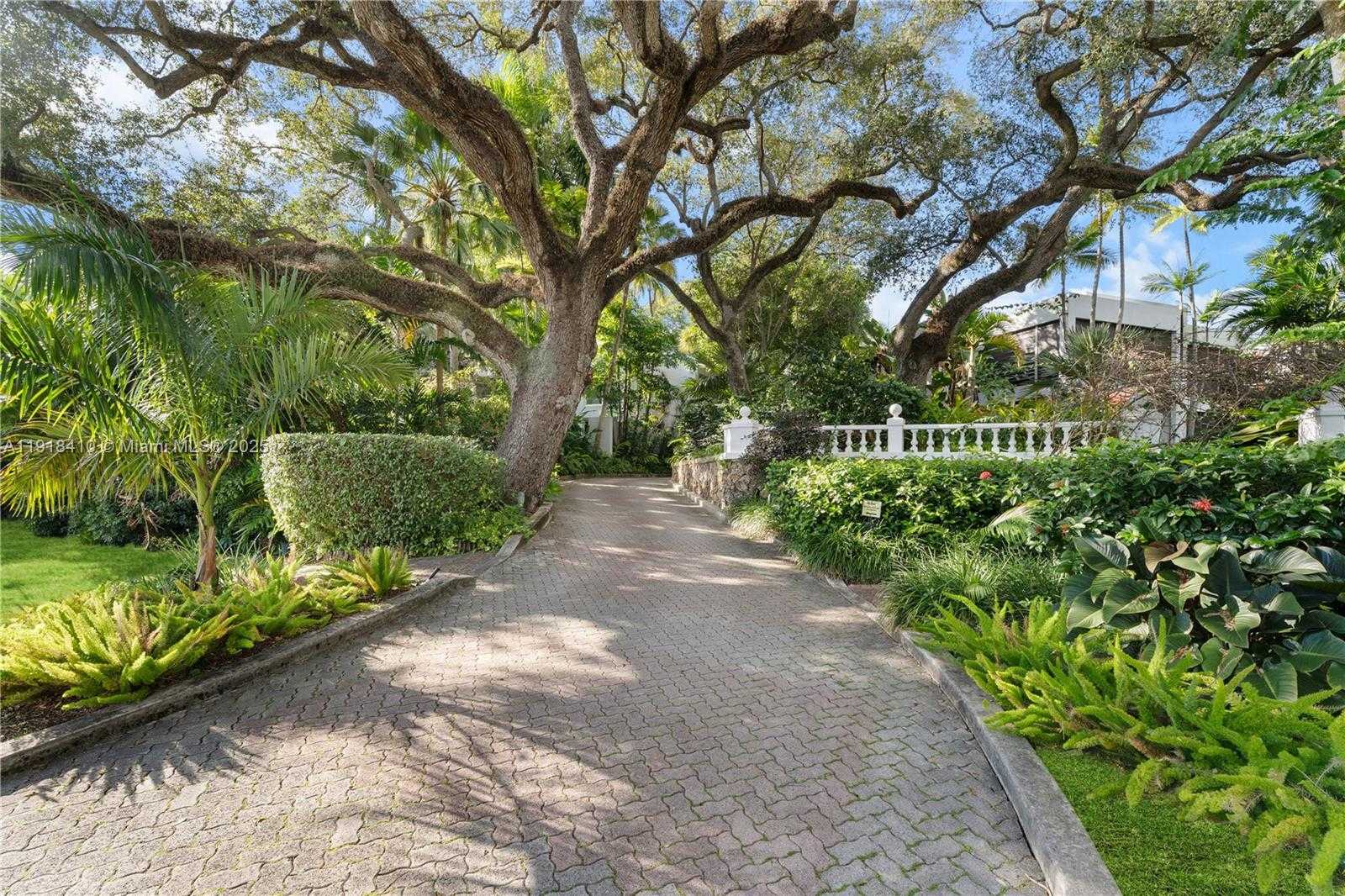 Small Image of 2475 SOUTH BAYSHORE DR, Miami Number 39