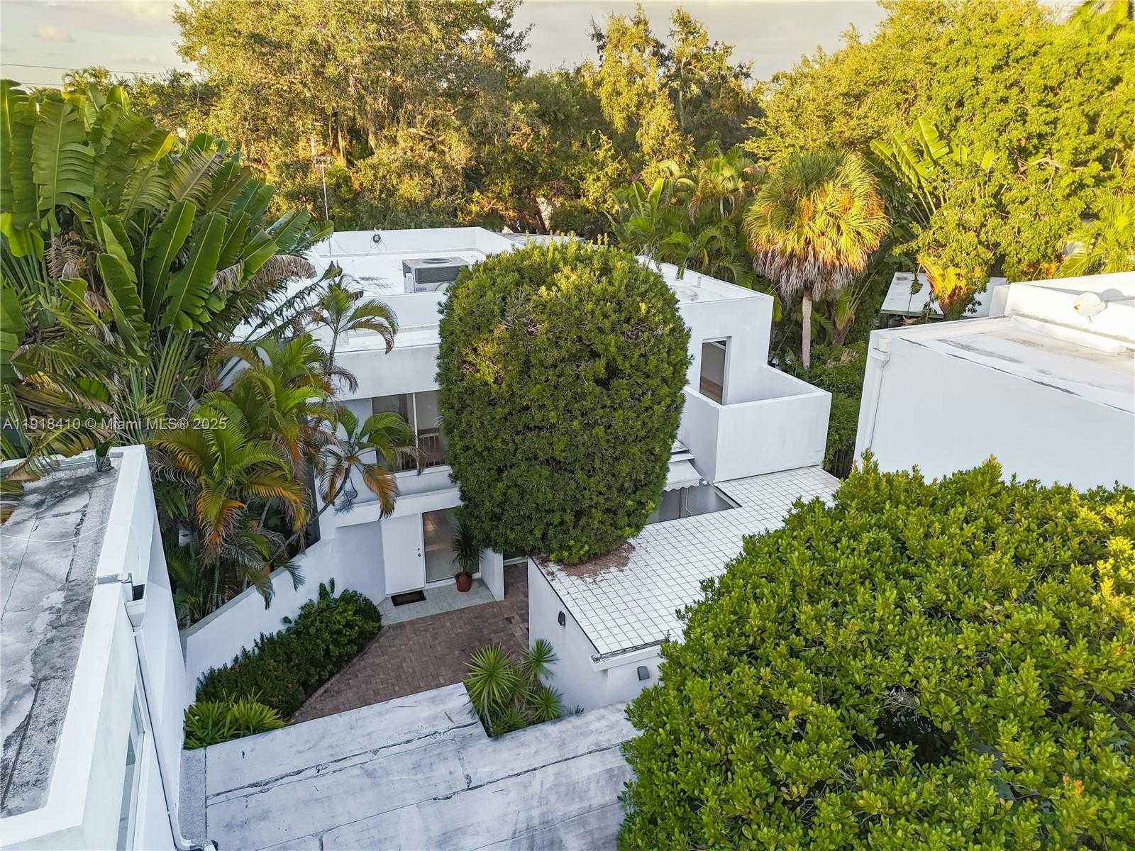 Small Image of 2475 SOUTH BAYSHORE DR, Miami Number 52