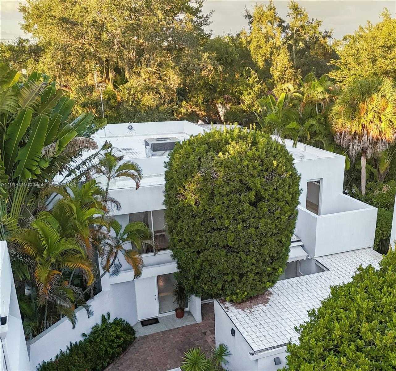 Small Image of 2475 SOUTH BAYSHORE DR, Miami Number 6