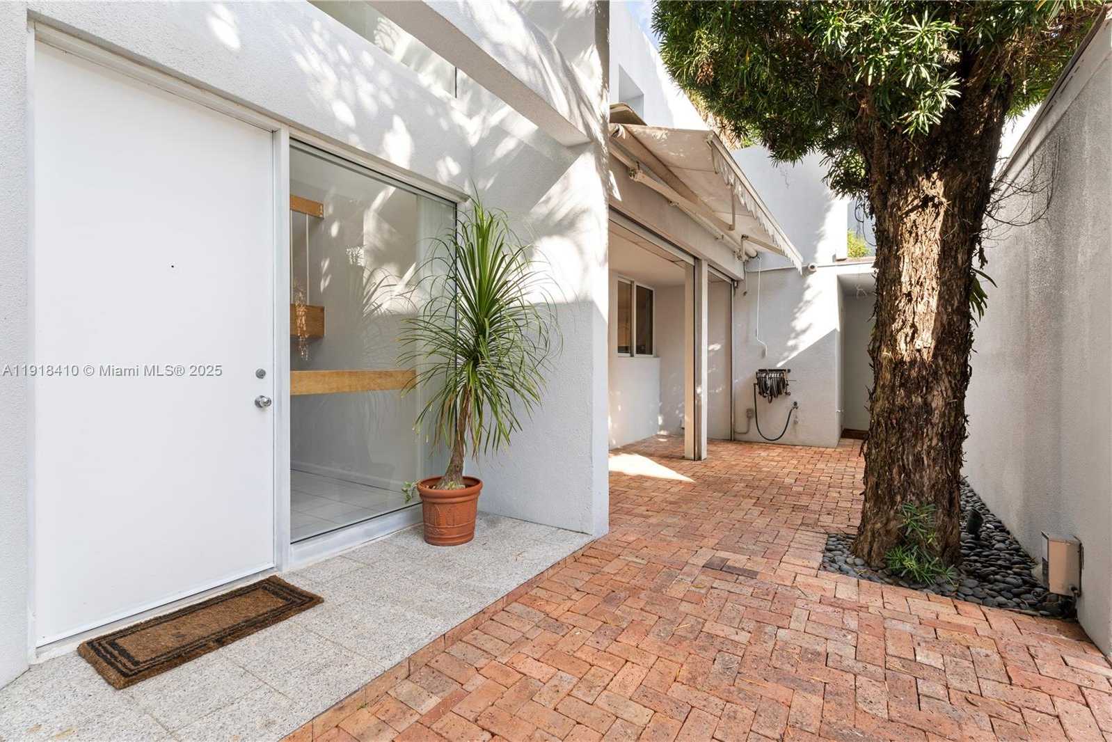 Small Image of 2475 SOUTH BAYSHORE DR, Miami Number 9