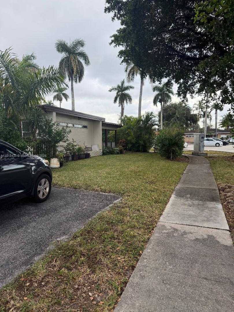 Small Image of 3149 HOLLYWOOD BLVD, Hollywood Number 10