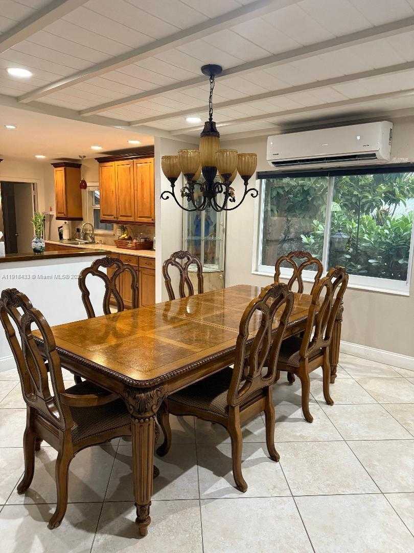 Small Image of 3149 HOLLYWOOD BLVD, Hollywood Number 12