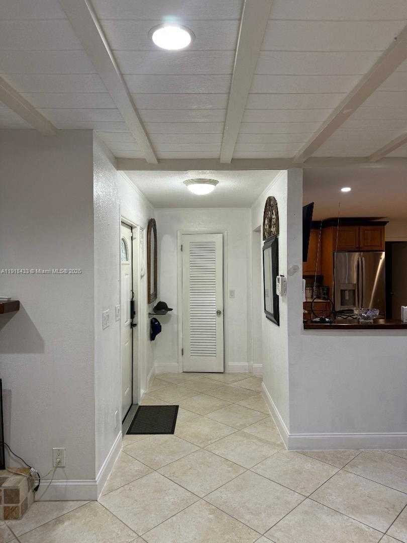 Small Image of 3149 HOLLYWOOD BLVD, Hollywood Number 14