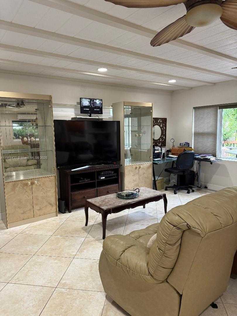 Small Image of 3149 HOLLYWOOD BLVD, Hollywood Number 15