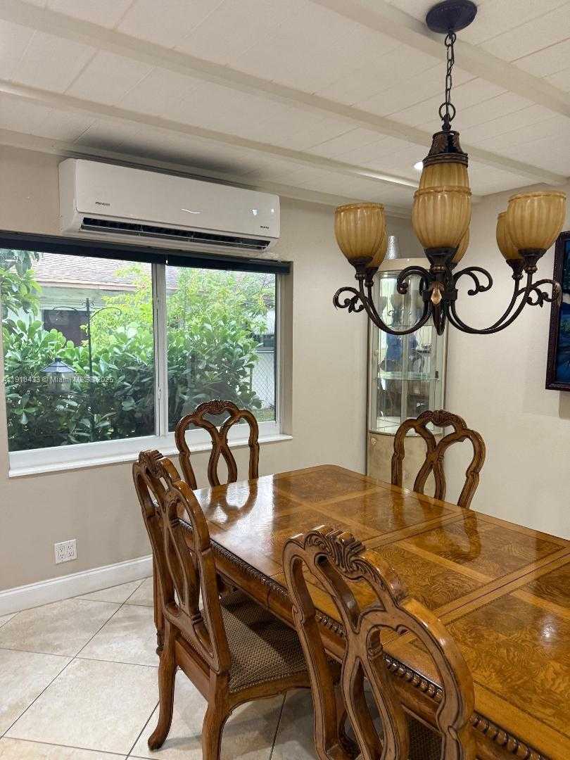 Small Image of 3149 HOLLYWOOD BLVD, Hollywood Number 16