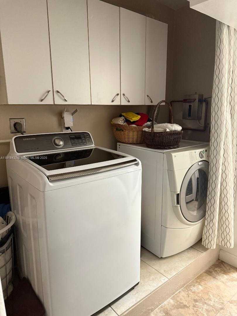 Small Image of 3149 HOLLYWOOD BLVD, Hollywood Number 19