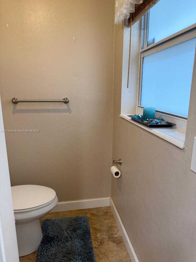 Small Image of 3149 HOLLYWOOD BLVD, Hollywood Number 21