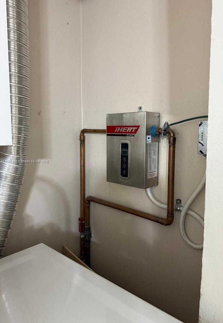 Small Image of 3149 HOLLYWOOD BLVD, Hollywood Number 22