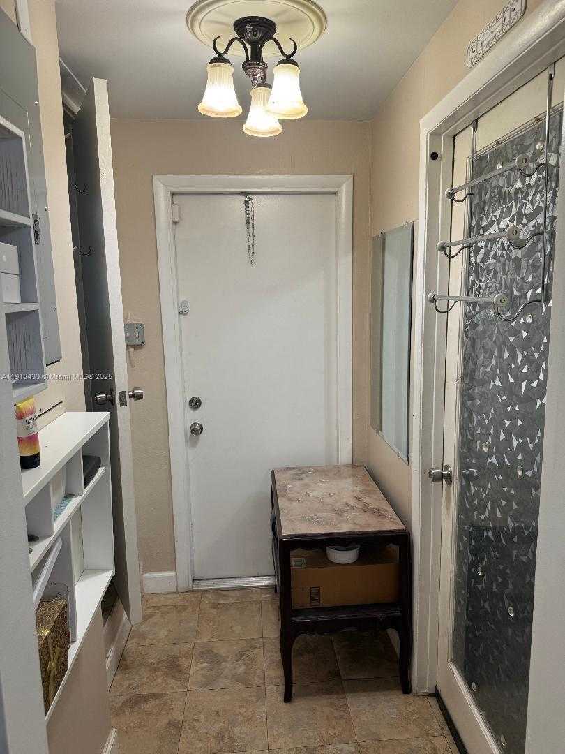 Small Image of 3149 HOLLYWOOD BLVD, Hollywood Number 23