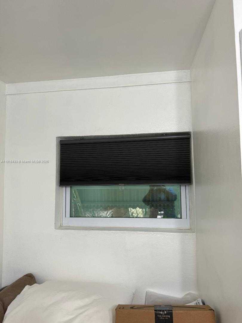 Small Image of 3149 HOLLYWOOD BLVD, Hollywood Number 24