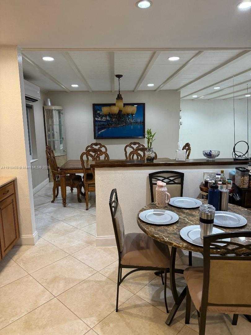 Small Image of 3149 HOLLYWOOD BLVD, Hollywood Number 26