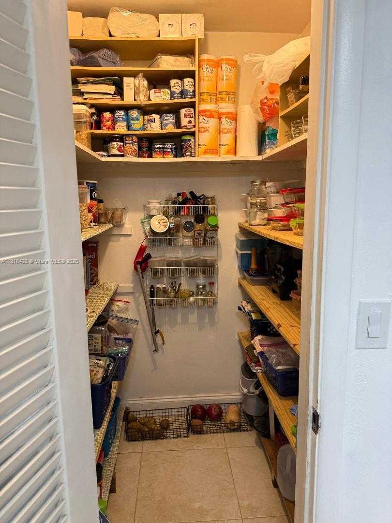 Small Image of 3149 HOLLYWOOD BLVD, Hollywood Number 27