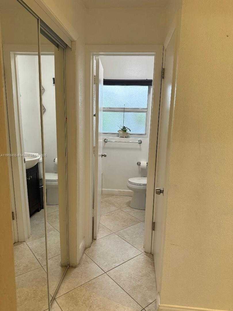 Small Image of 3149 HOLLYWOOD BLVD, Hollywood Number 28