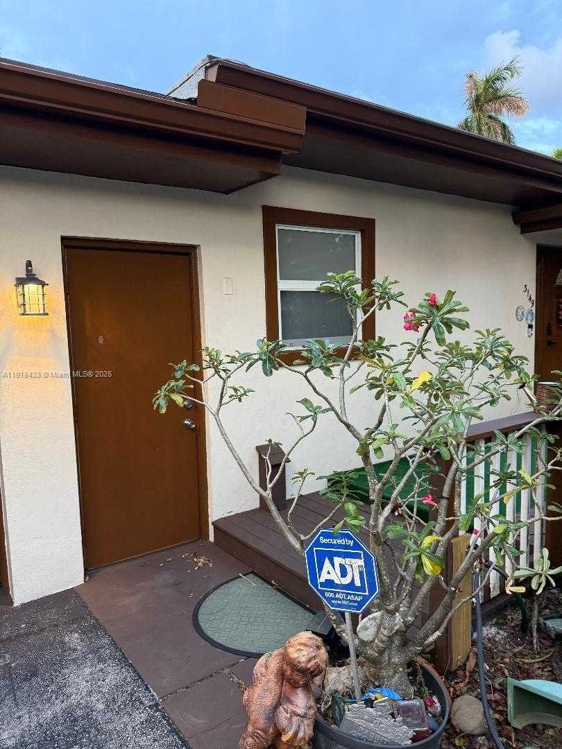 Small Image of 3149 HOLLYWOOD BLVD, Hollywood Number 3