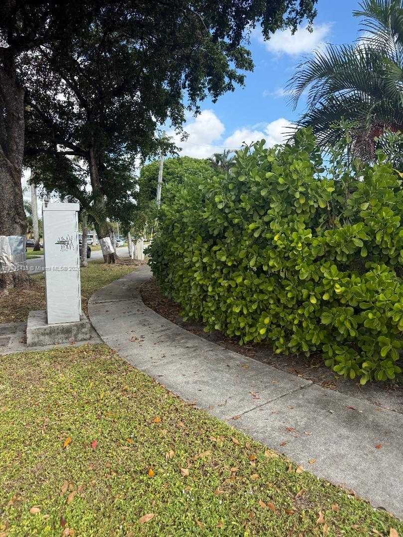 Small Image of 3149 HOLLYWOOD BLVD, Hollywood Number 36