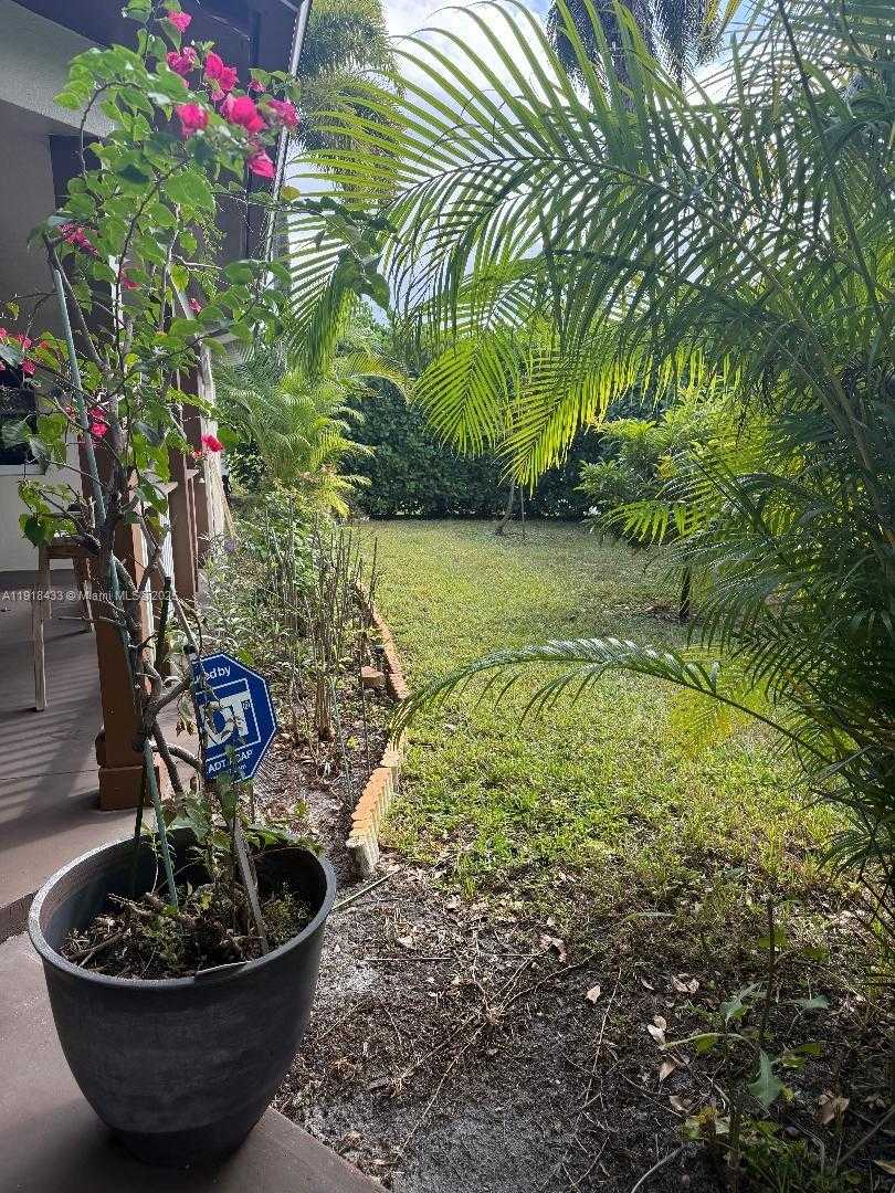 Small Image of 3149 HOLLYWOOD BLVD, Hollywood Number 38