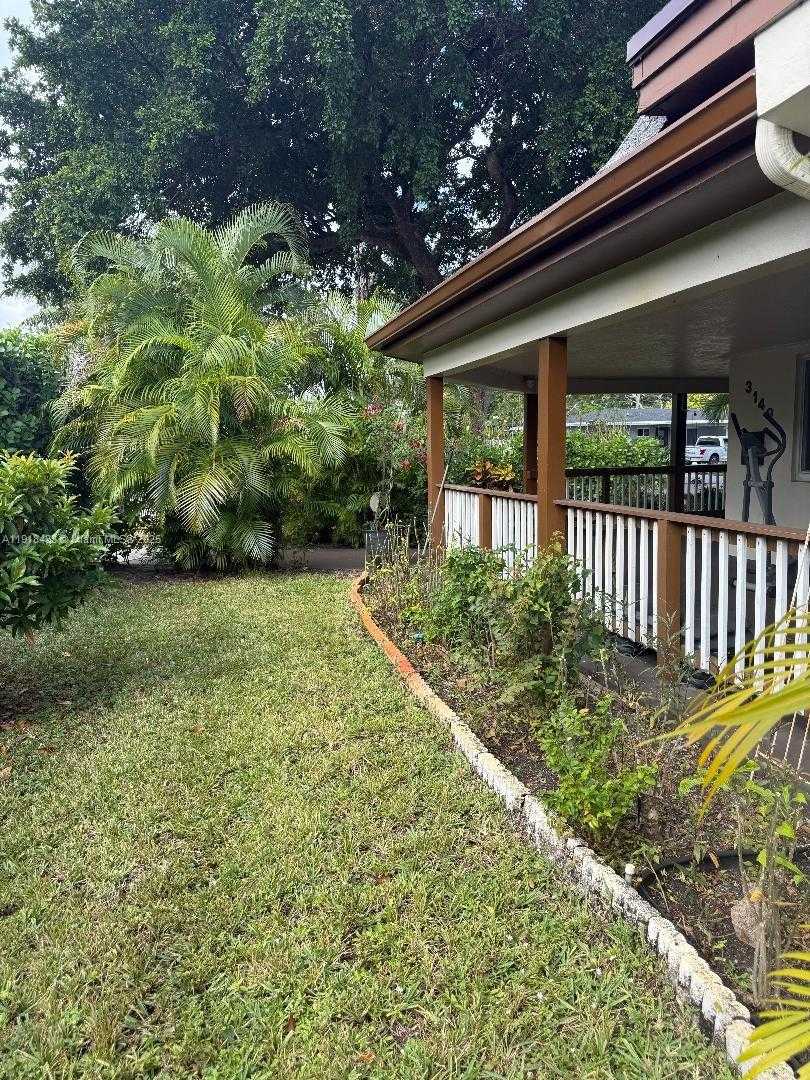 Small Image of 3149 HOLLYWOOD BLVD, Hollywood Number 39