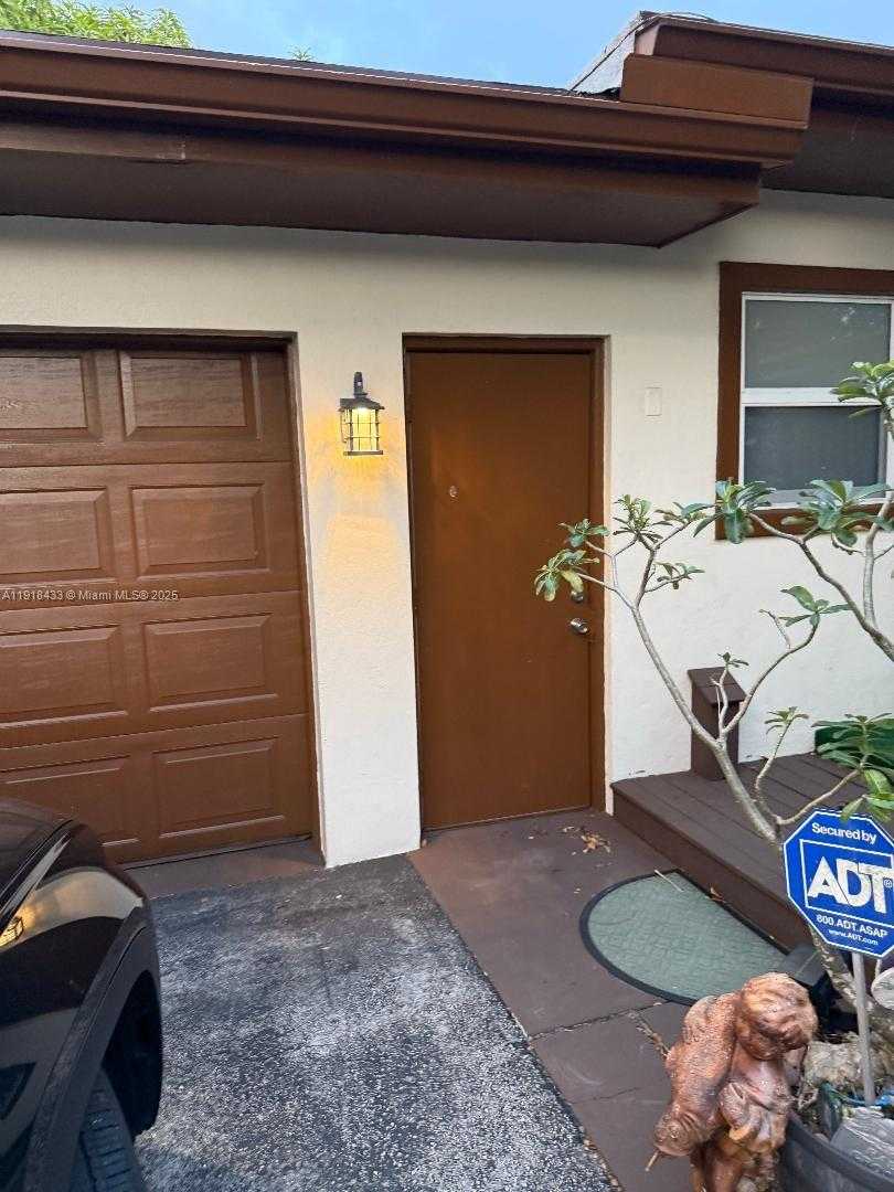 Small Image of 3149 HOLLYWOOD BLVD, Hollywood Number 4