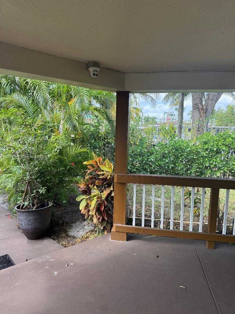 Small Image of 3149 HOLLYWOOD BLVD, Hollywood Number 46