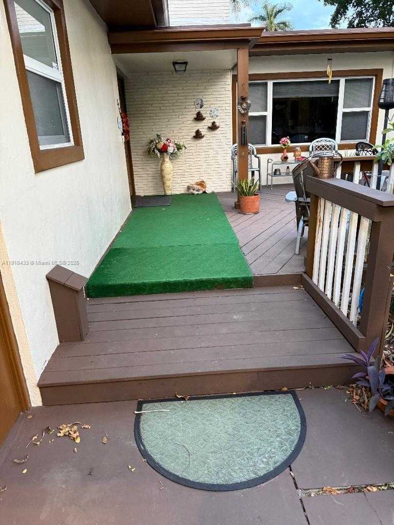 Small Image of 3149 HOLLYWOOD BLVD, Hollywood Number 5