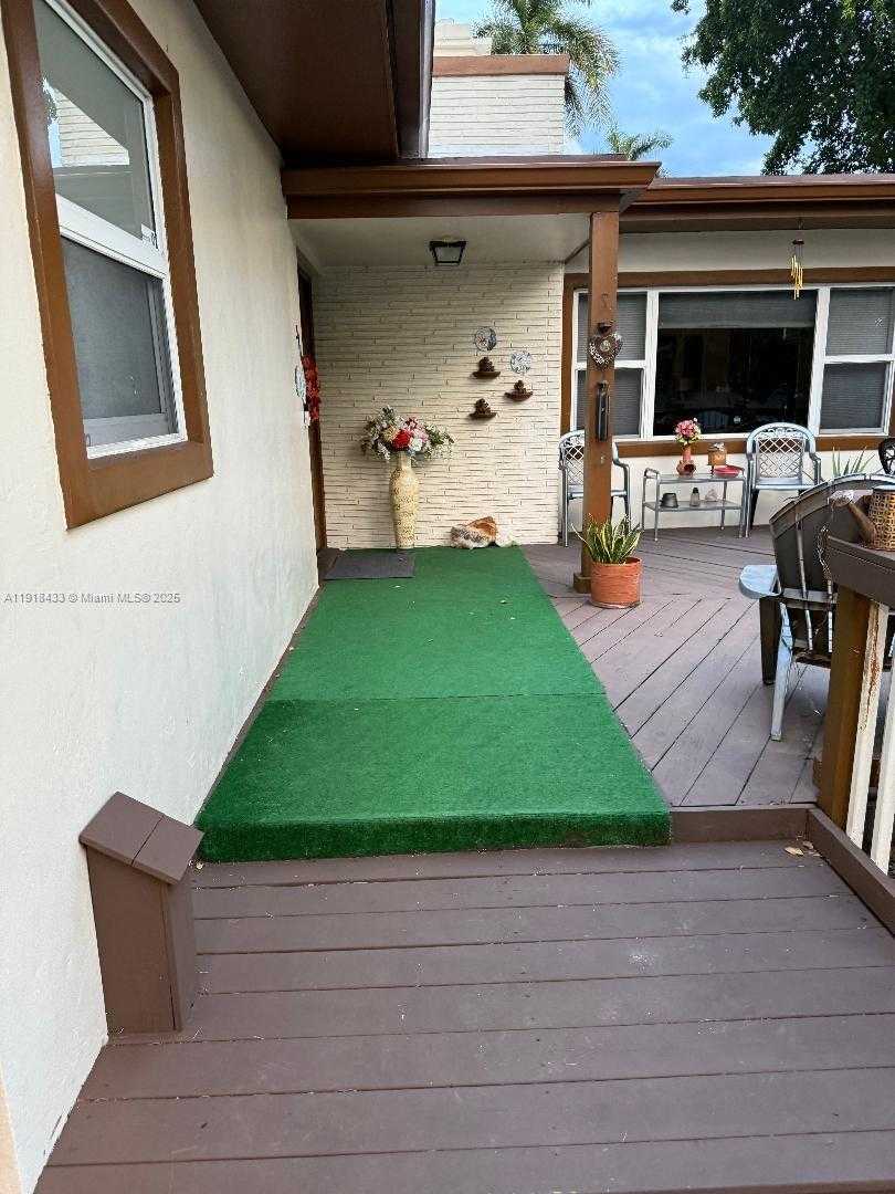 Small Image of 3149 HOLLYWOOD BLVD, Hollywood Number 6