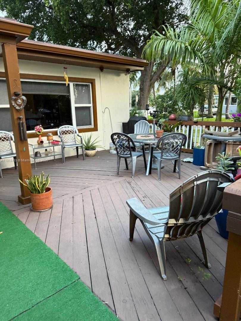 Small Image of 3149 HOLLYWOOD BLVD, Hollywood Number 7