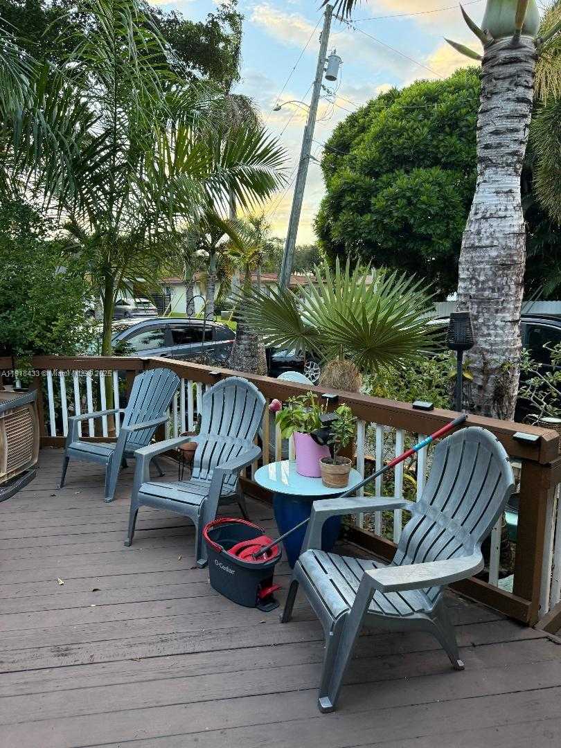 Small Image of 3149 HOLLYWOOD BLVD, Hollywood Number 9