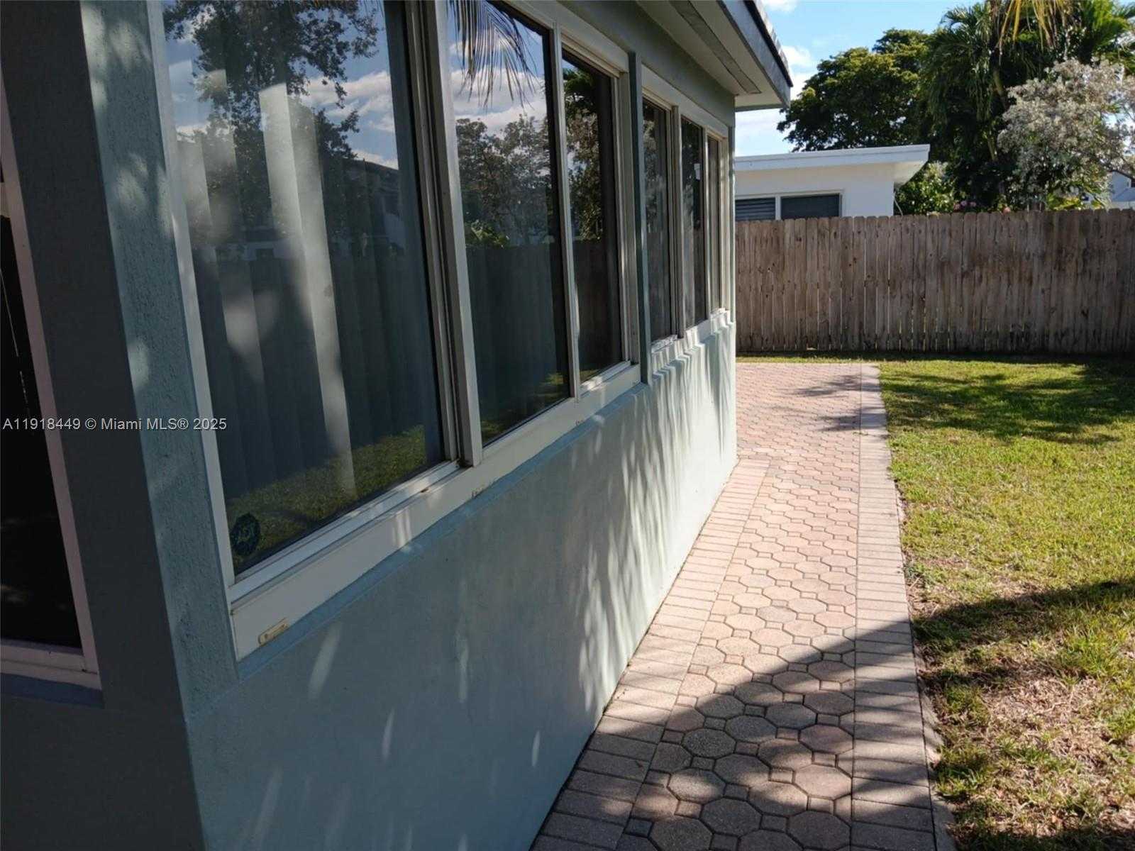 Small Image of 3002 NORTH WEST 46TH ST, Tamarac Number 21