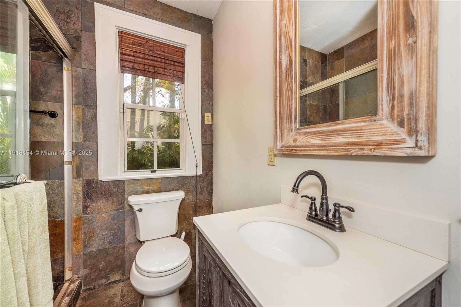 Small Image of 1256 ALGERIA AVE, Coral Gables Number 15