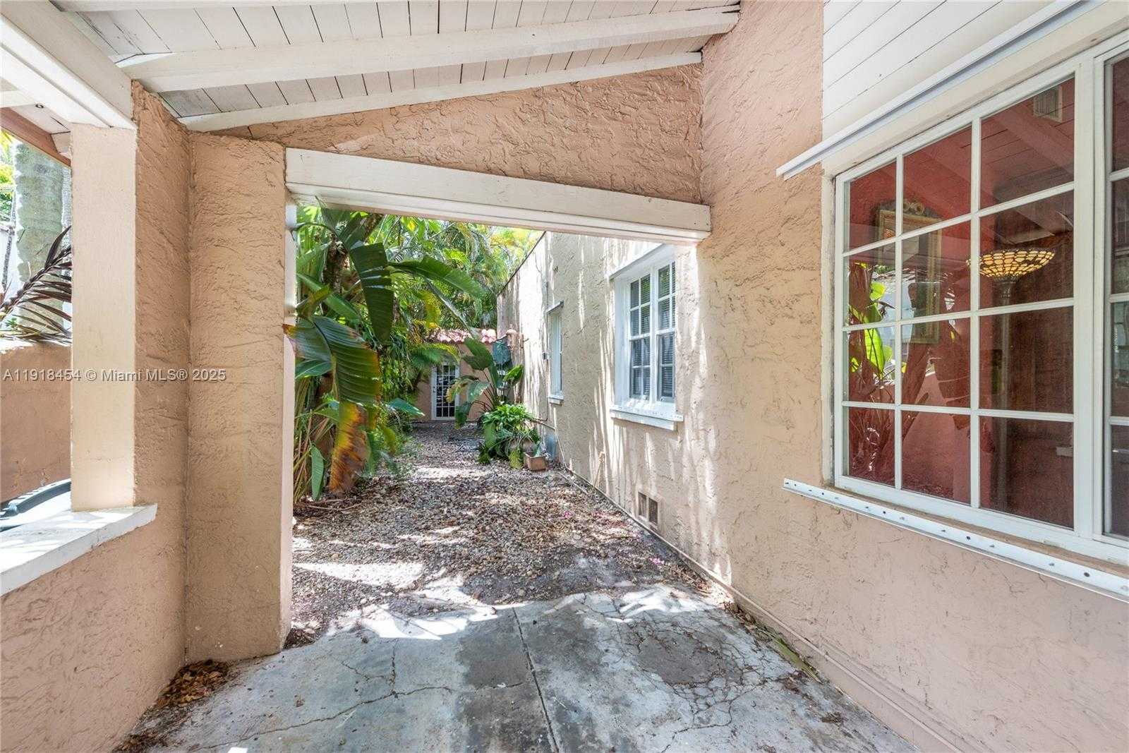 Small Image of 1256 ALGERIA AVE, Coral Gables Number 21