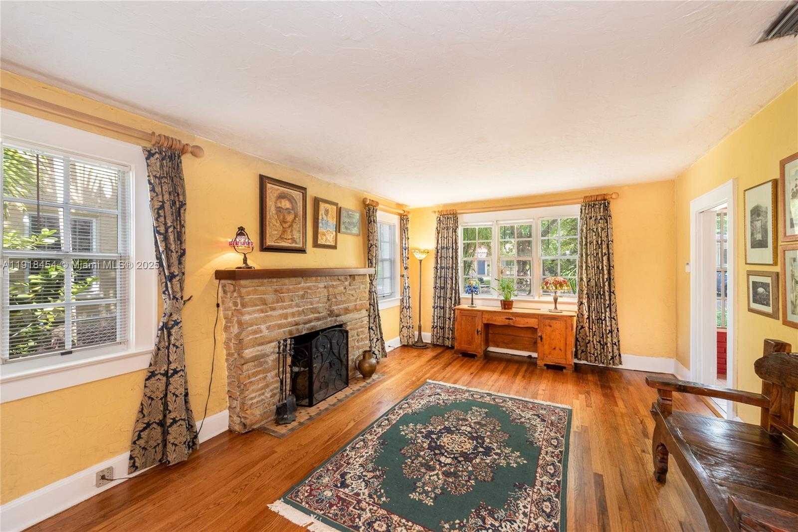 Small Image of 1256 ALGERIA AVE, Coral Gables Number 3