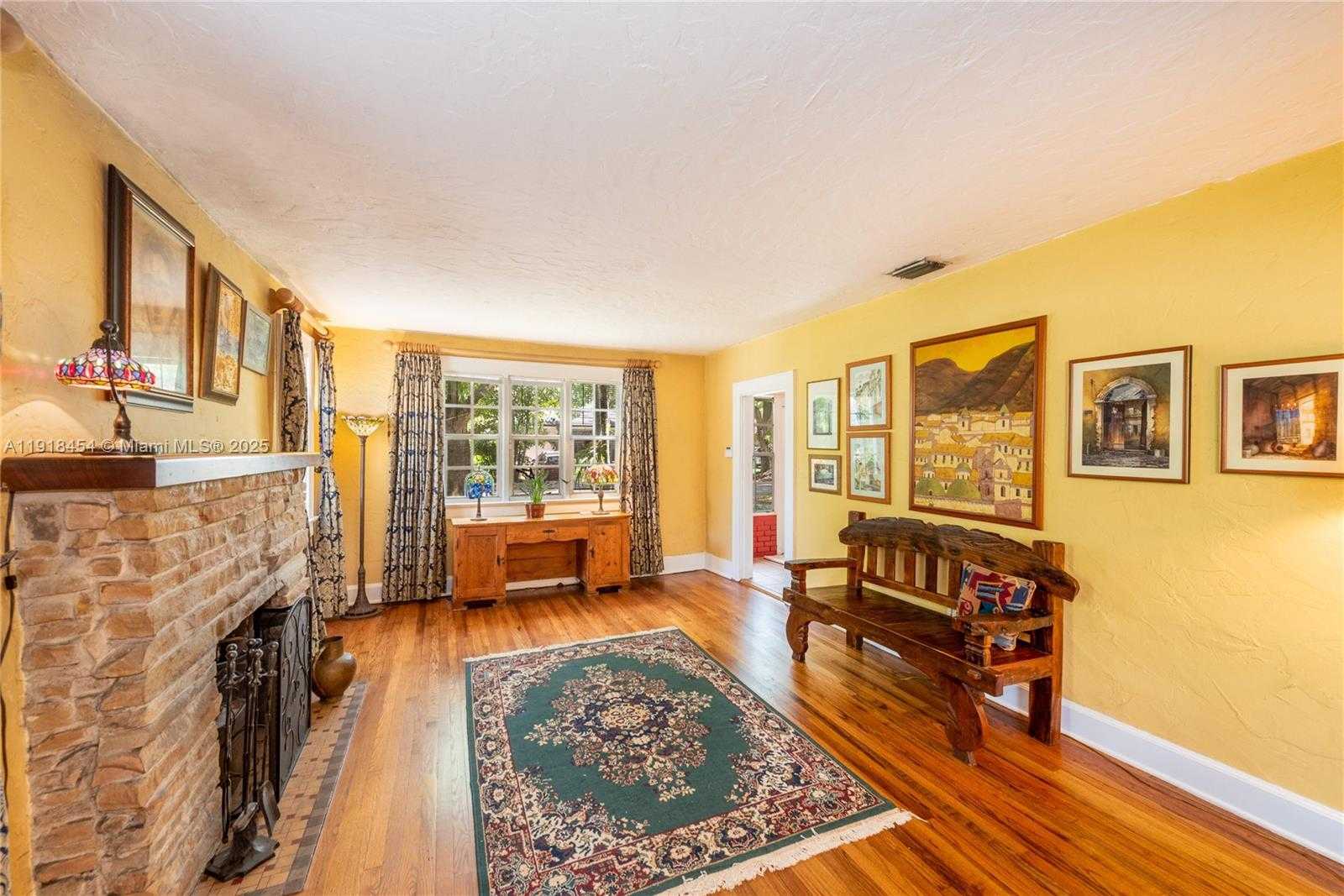 Small Image of 1256 ALGERIA AVE, Coral Gables Number 4