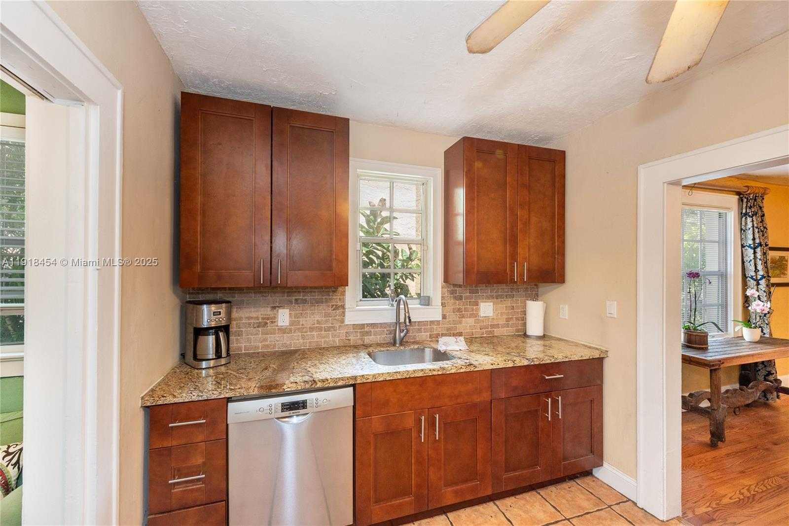 Small Image of 1256 ALGERIA AVE, Coral Gables Number 8