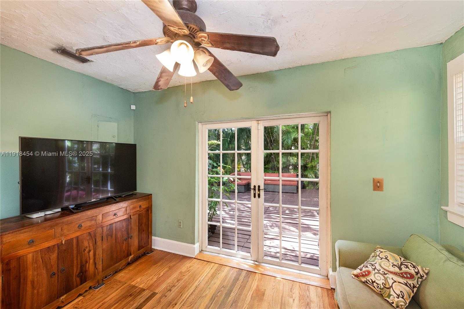 Small Image of 1256 ALGERIA AVE, Coral Gables Number 9