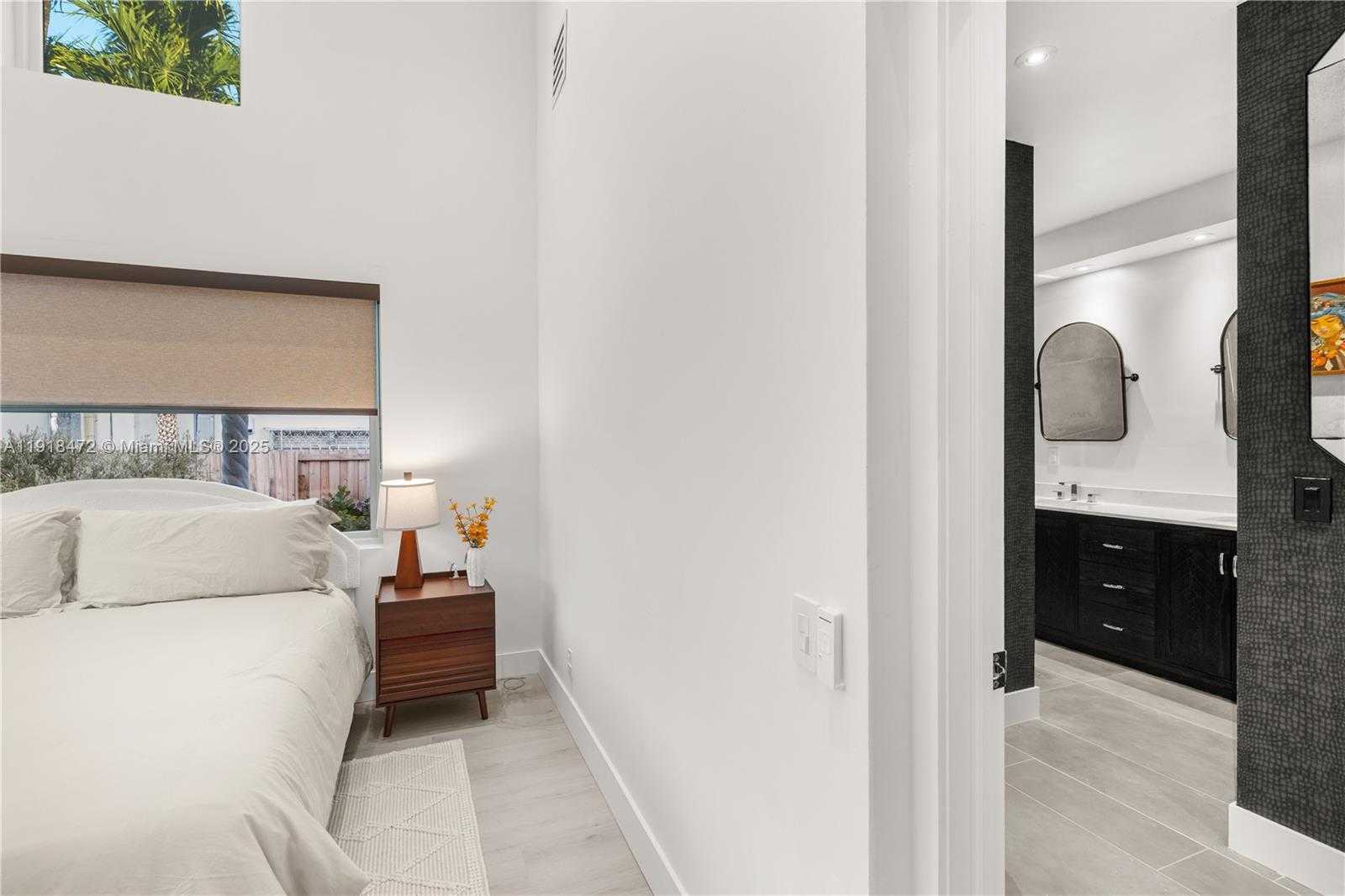 Small Image of 3616 SOUTH WEST 26TH ST, Miami Number 46