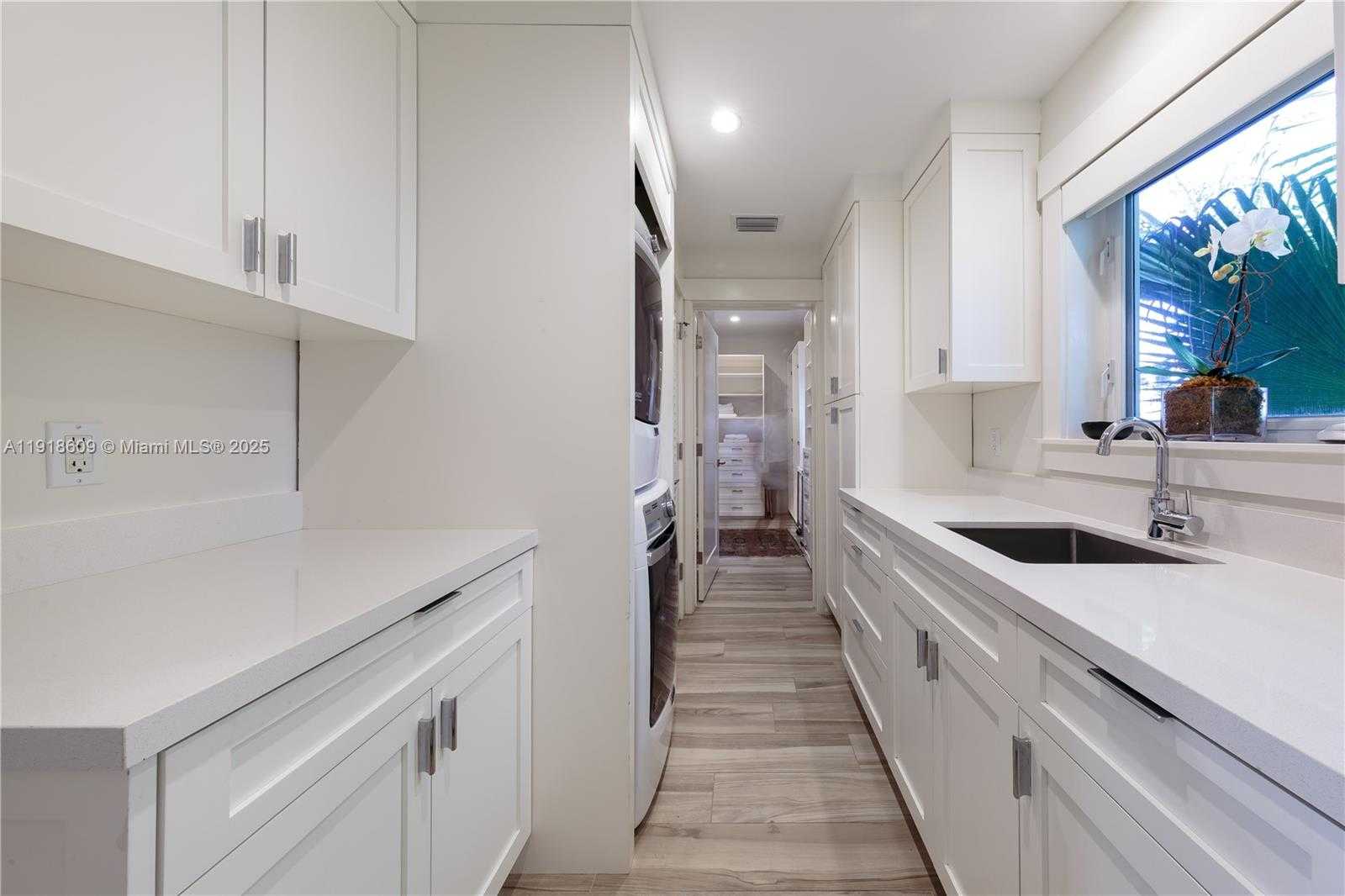 Small Image of 22 SOUTH ISLAND DR, Key Largo Number 11