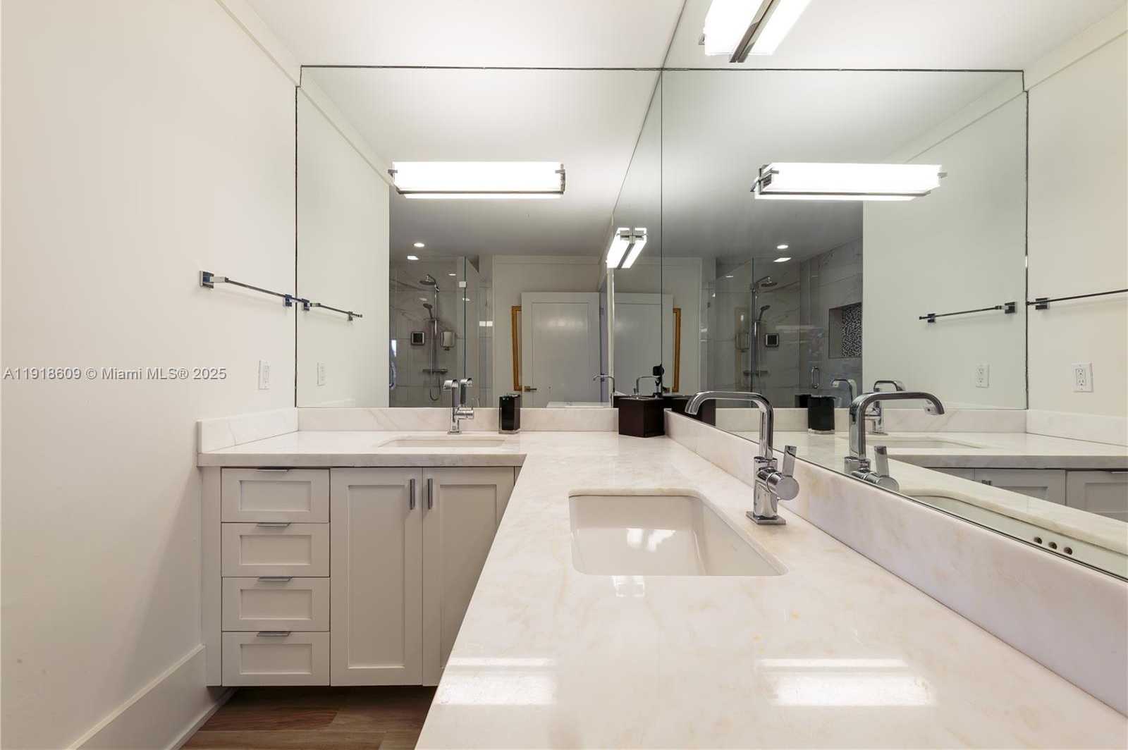 Small Image of 22 SOUTH ISLAND DR, Key Largo Number 19