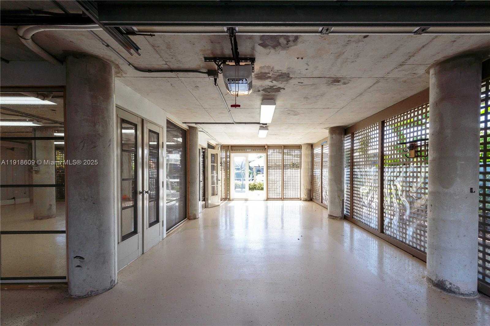 Small Image of 22 SOUTH ISLAND DR, Key Largo Number 34