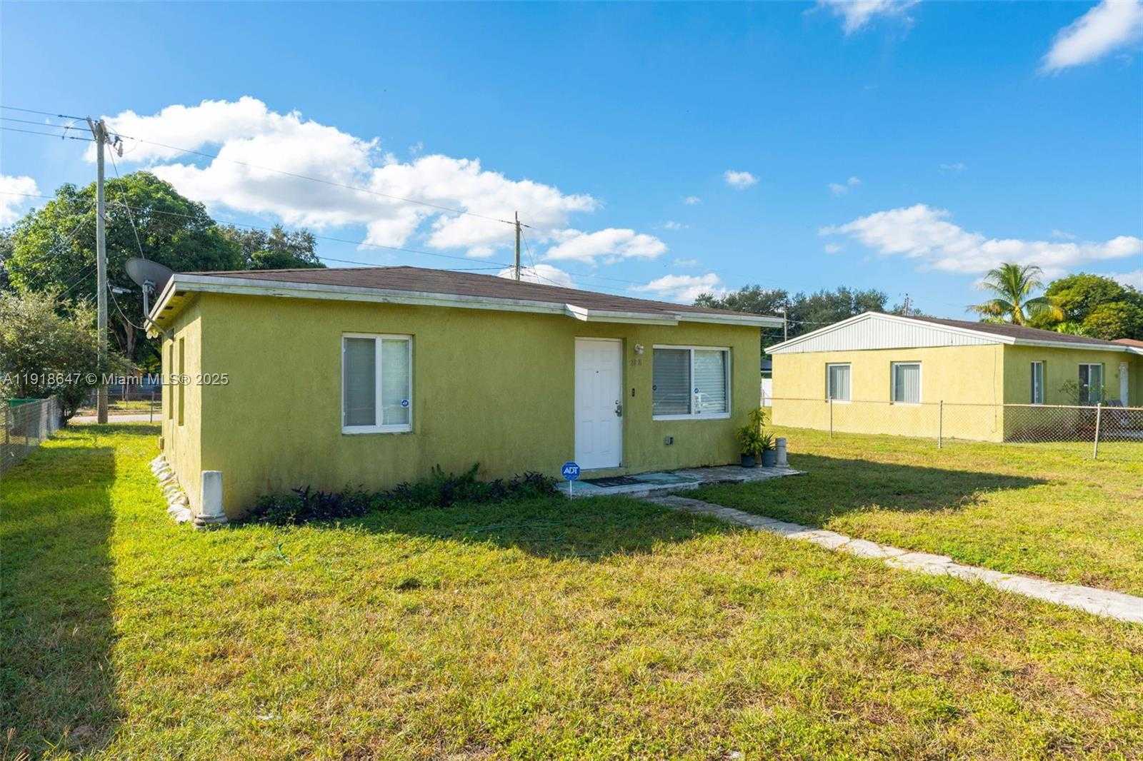 Small Image of 2210 NORTH WEST 155TH ST, Miami Gardens Number 2