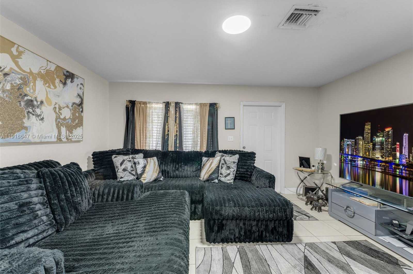 Small Image of 2210 NORTH WEST 155TH ST, Miami Gardens Number 4