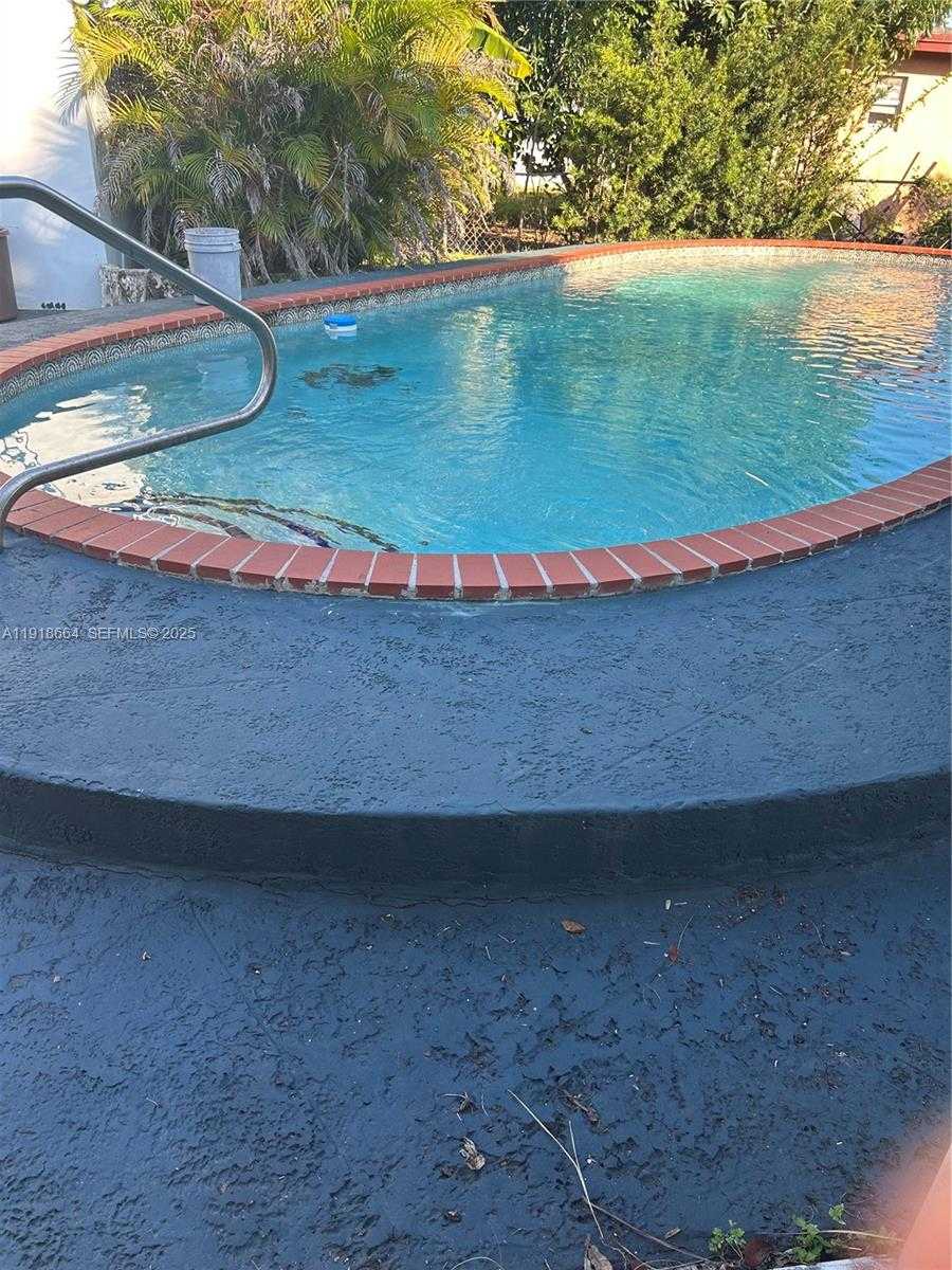 Small Image of 2659 WEST 10TH AVE, Hialeah Number 11